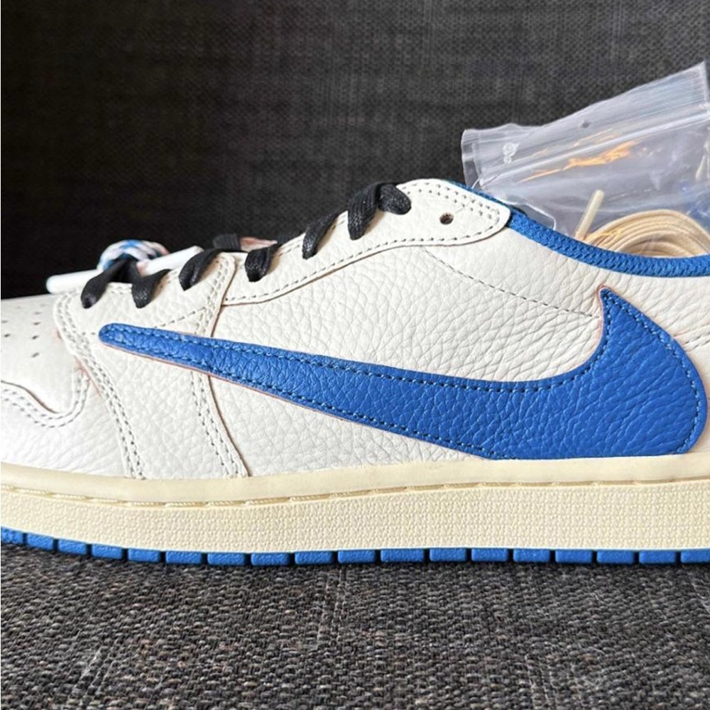 Jordan 1 Retro Low OG SP Fragment x Travis Scott (Sail/blue)
